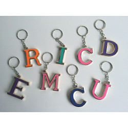 PORTE CLES LETTRE METAL COLORE