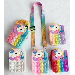 SAC POP IT LICORNE AVEC FERMETURE ECLAIRE ET BANDOULIERE